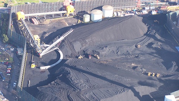 telescopic conveyor stocking coal in powerstation